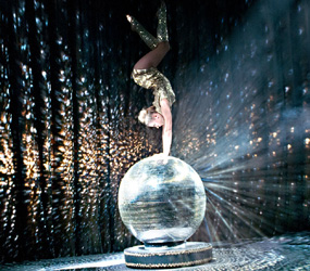 MIRROR BALL act to hire - DAZZLING ACROBATIC ACT TO HIRE